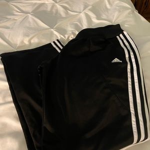 Adidas womens large. Gently worn. Thicker fabric has pockets.